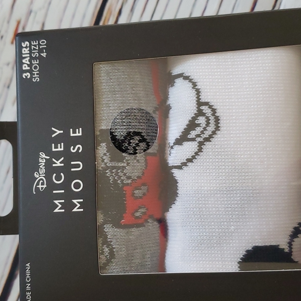 🆕️ CUTE DISNEY MICKEY MOUSE BOXED CREW SOCKS (3 PAIRS) ❤️🖤 - Picture 2 of 4